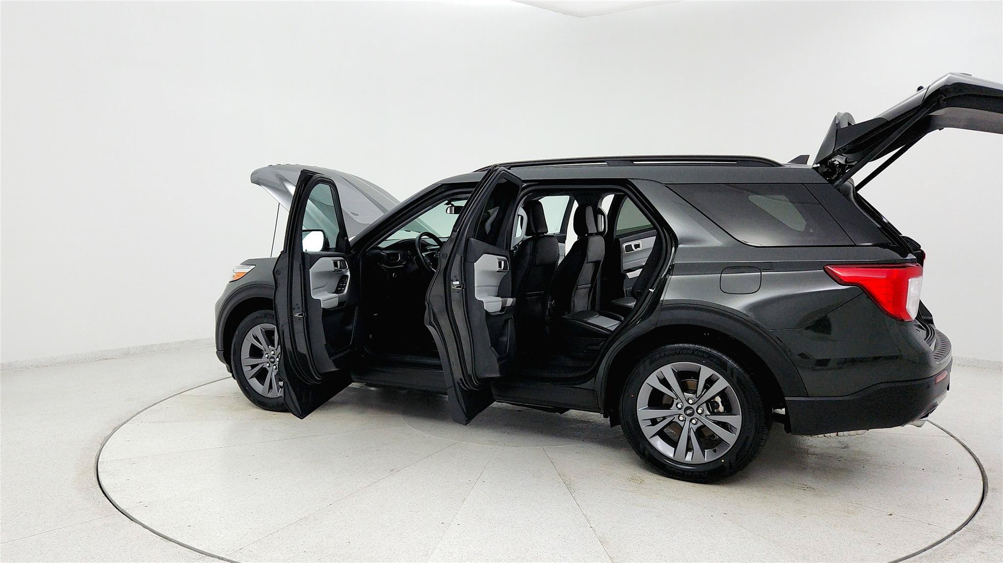 Used 2024 Ford Explorer XLT RWD image 32