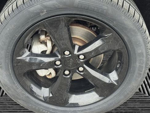 Certified 2023 Jeep Grand Cherokee Limited w/ Black Appearance Package image 10