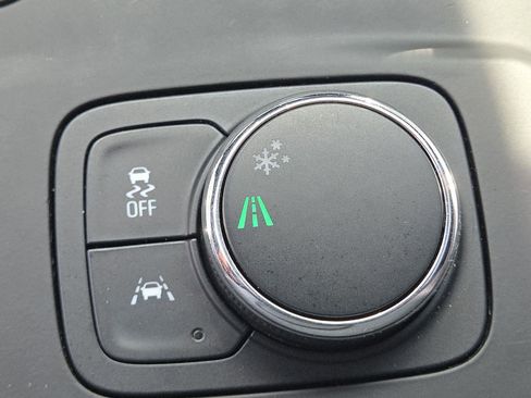 Used 2021 Chevrolet Traverse RS FWD image 22