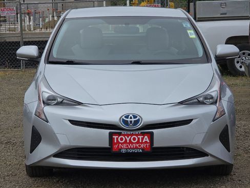 Used 2016 Toyota Prius Two FWD image 6