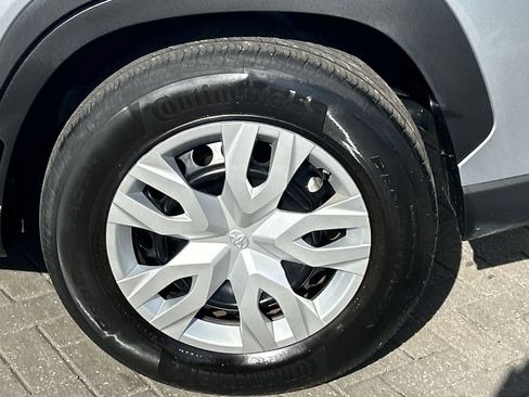 Used 2023 Toyota Corolla Cross L image 25