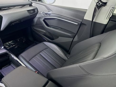 Certified 2023 Audi e-tron Premium Plus w/ Premium Plus Package image 25