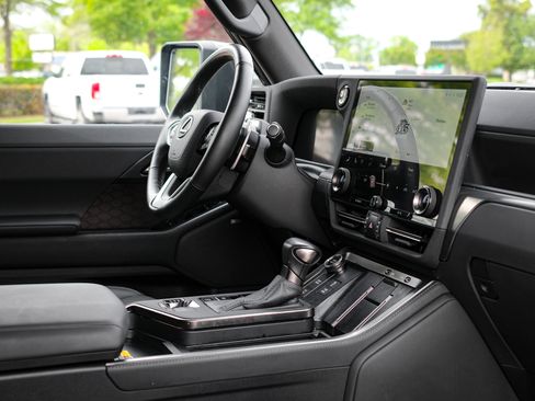 Used 2025 Lexus GX 550 w/ Cold Area Package AWD/4WD image 36