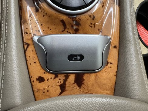 Used 2011 Mercedes-Benz SL 550 image 26