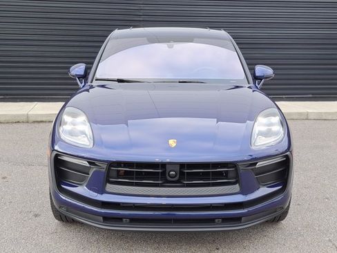 Certified 2025 Porsche Macan AWD/4WD image 10