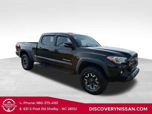 Used 2017 Toyota Tacoma TRD Off-Road w/ Tow Package AWD/4WD image 4
