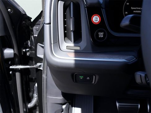 New 2025 Porsche Cayenne image 33