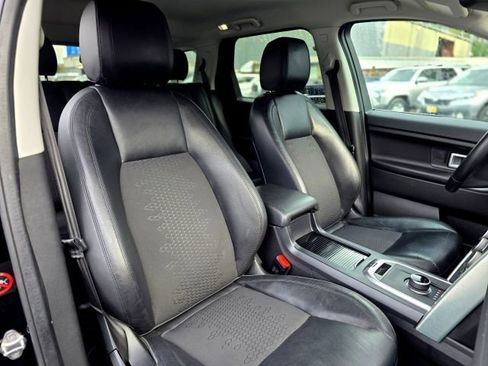 Used 2017 Land Rover Discovery Sport SE image 28