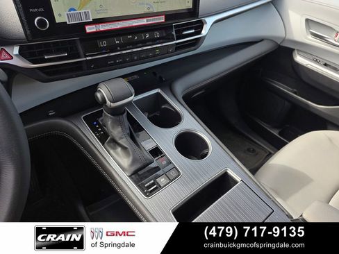Used 2025 Toyota Sienna XLE w/ XLE Plus Package FWD image 20