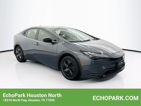 Used 2025 Toyota Prius LE FWD image 1