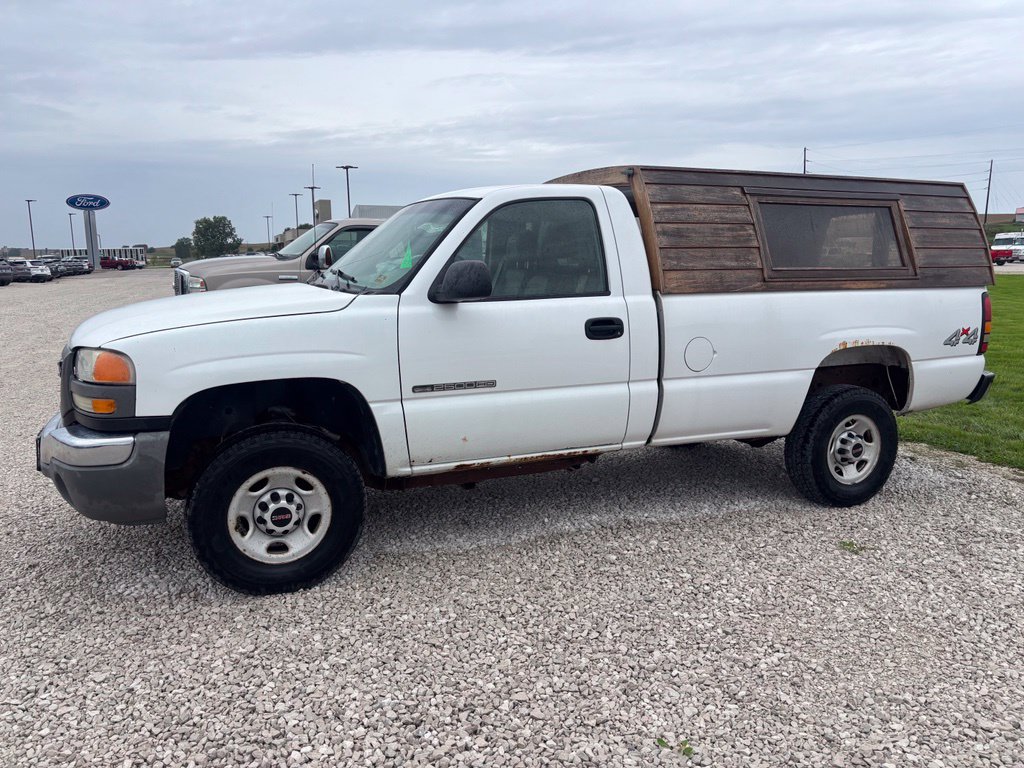Used 2005 GMC Sierra 2500 W/T AWD/4WD image 1