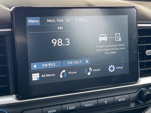 Certified 2025 Hyundai Venue SEL image 25
