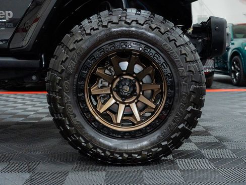 Used 2022 Jeep Wrangler Unlimited Rubicon w/ Trailer Tow Package AWD/4WD image 13