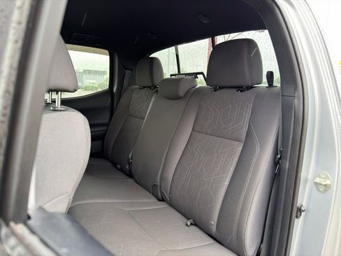 Used 2017 Toyota Tacoma TRD Off-Road w/ Tow Package (A/T) AWD/4WD image 28