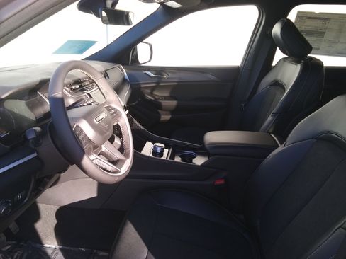 New 2025 Jeep Grand Cherokee Altitude AWD/4WD image 14