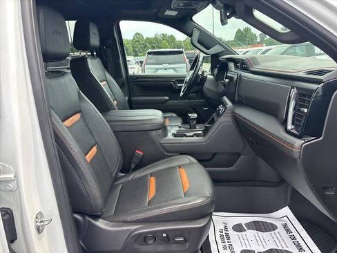 Used 2024 GMC Sierra 1500 AT4 w/ AT4 Premium Package AWD/4WD image 12