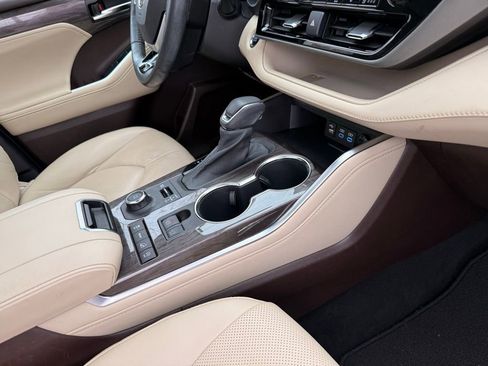 Used 2022 Toyota Highlander Platinum image 55