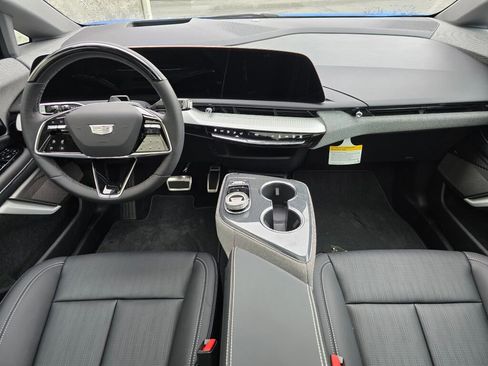 New 2026 Cadillac Optiq Luxury 2 image 17