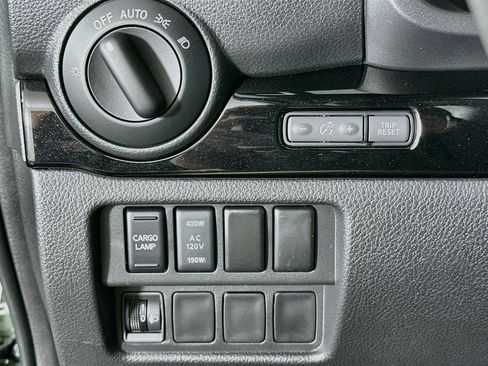 Used 2024 Nissan Titan SV w/ SV Bronze Edition Package RWD image 17
