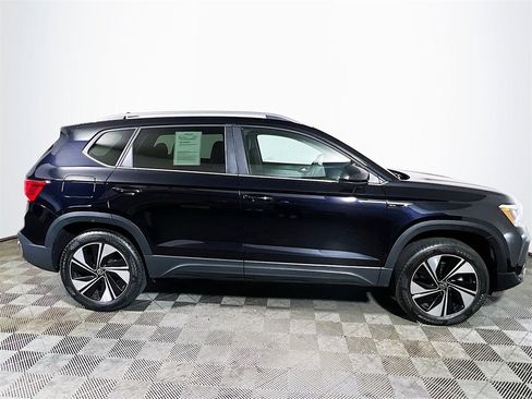 Used 2024 Volkswagen Taos SE image 9