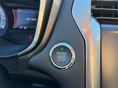 Used 2020 Ford Fusion SE image 25