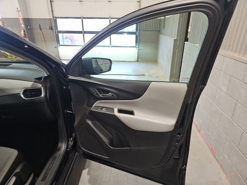 Used 2023 Chevrolet Equinox LS AWD/4WD image 21