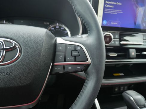 Used 2023 Toyota Highlander XSE image 24