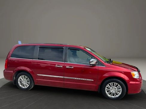 Used 2015 Chrysler Town & Country Touring-L w/ Driver Convenience Group FWD image 8