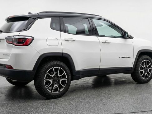 Used 2025 Jeep Compass Trailhawk AWD/4WD image 9