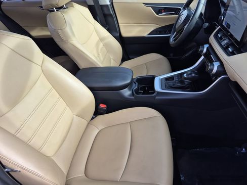 Used 2023 Toyota RAV4 XLE Premium image 15