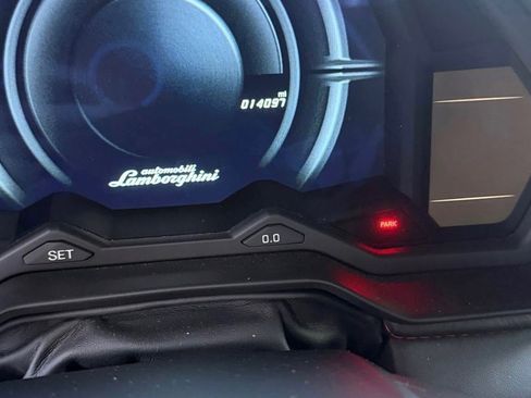 Used 2018 Lamborghini Aventador S image 9