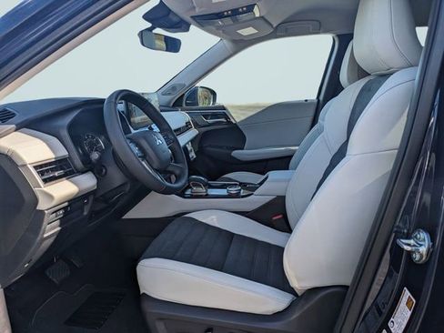New 2026 Mitsubishi Outlander SE FWD image 14