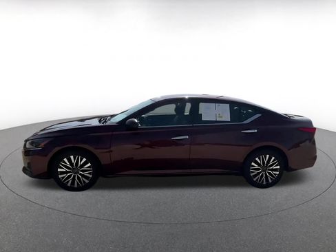Used 2025 Nissan Altima 2.5 SV FWD image 8