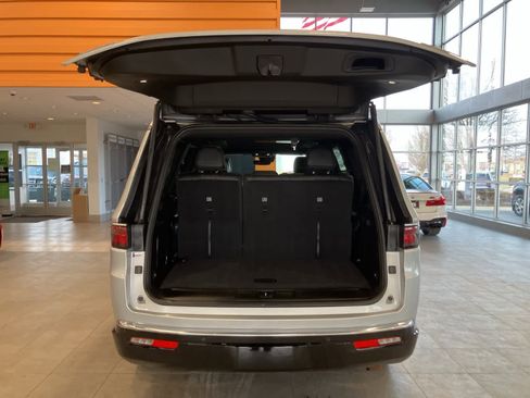 Used 2022 Jeep Wagoneer Series II w/ Premium Group I image 30