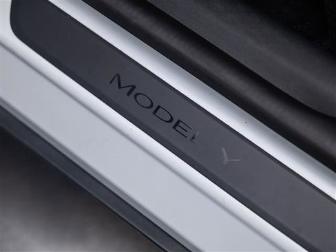 Used 2022 Tesla Model Y Performance image 24