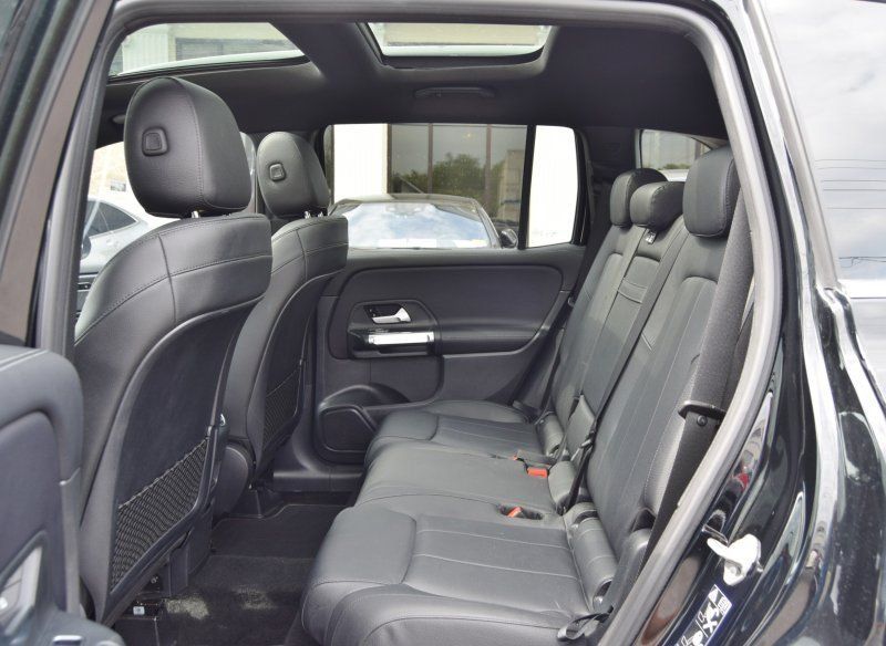 Used 2021 Mercedes-Benz GLB 250 4MATIC w/ Premium Package image 27