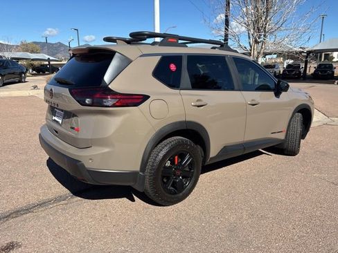 Used 2025 Nissan Rogue SV image 9