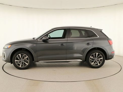 Used 2023 Audi Q5 2.0T Premium w/ Convenience Package AWD/4WD image 2