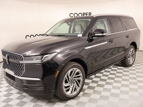 New 2025 Lincoln Navigator Reserve AWD/4WD image 11