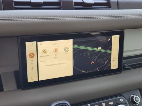 Used 2021 Land Rover Defender 110 SE image 16