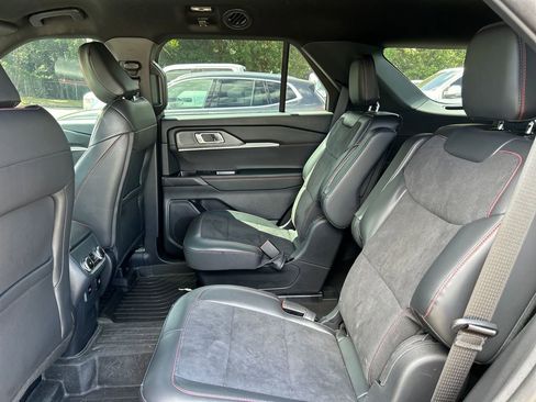 Used 2025 Ford Explorer ST image 13