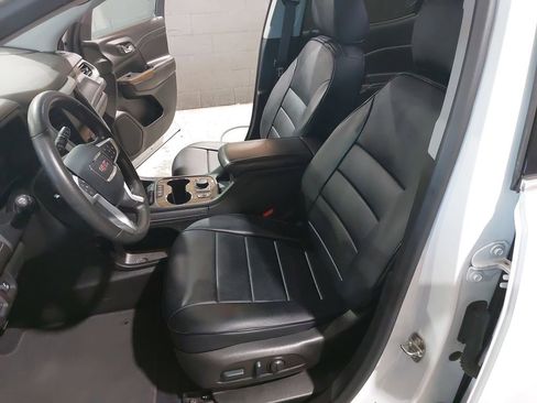 Used 2023 GMC Acadia SLE w/ Driver Convenience Package FWD image 16