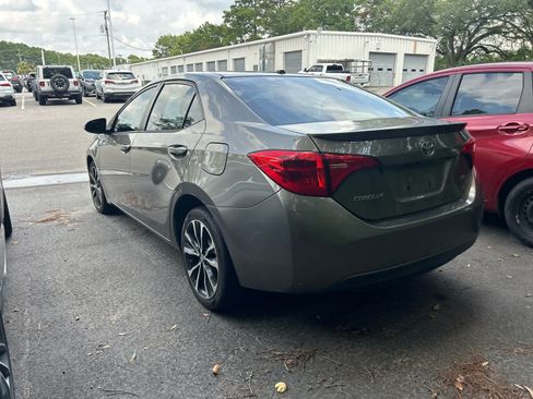 Used 2017 Toyota Corolla SE w/ Carpet Mat Package (TMS) FWD image 2