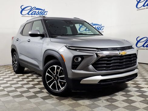 Used 2025 Chevrolet TrailBlazer LT FWD image 1