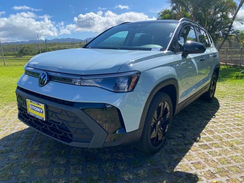 New 2026 Volkswagen Taos SE FWD image 3
