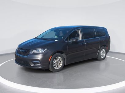 Used 2023 Chrysler Pacifica Touring-L