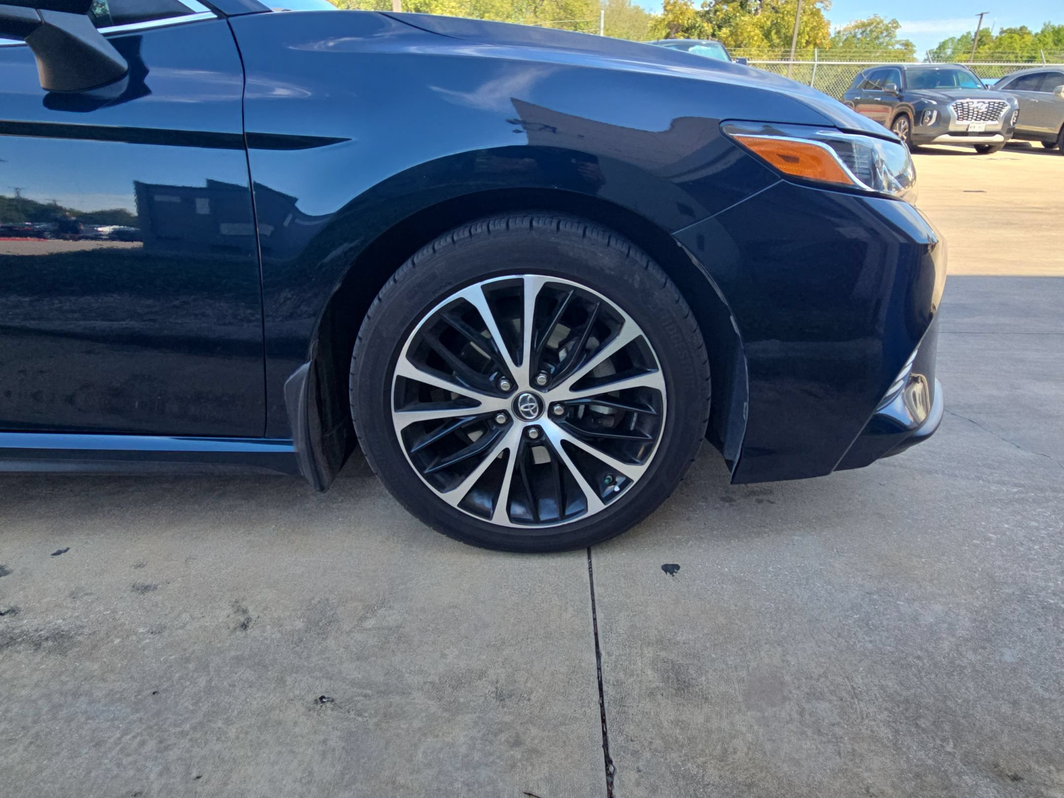 Used 2019 Toyota Camry SE FWD image 30