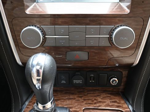 Used 2018 Nissan Armada Platinum w/ Captain Seat Package RWD image 33