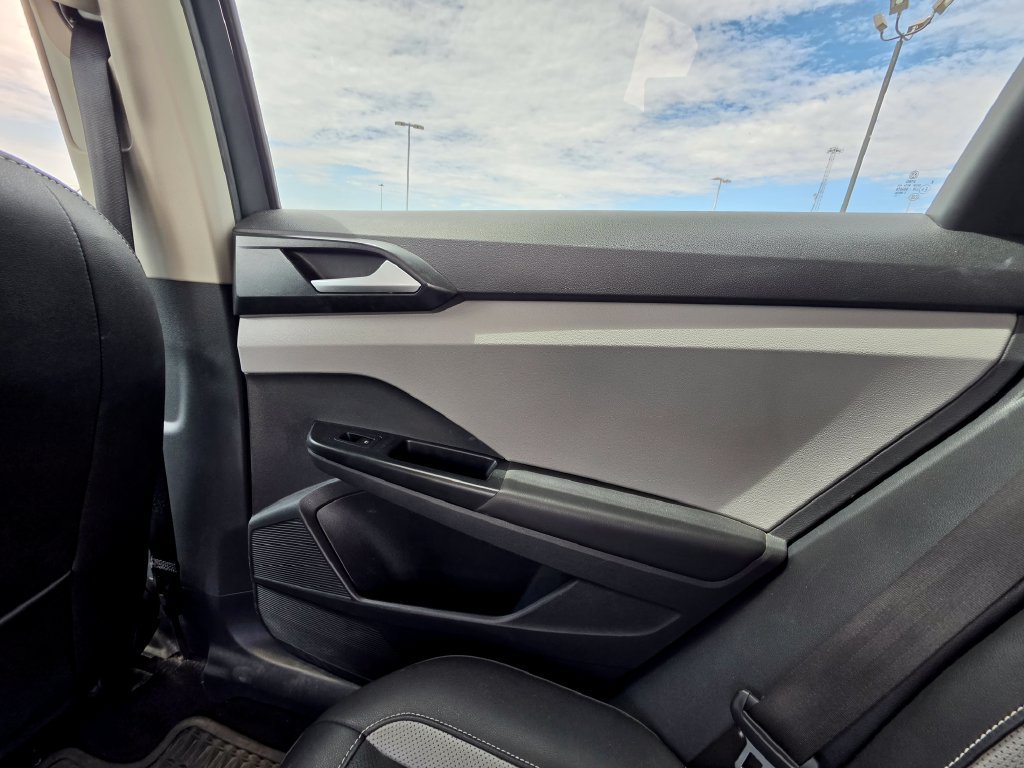 Used 2022 Volkswagen Taos SEL w/ Panoramic Sunroof Package FWD image 18