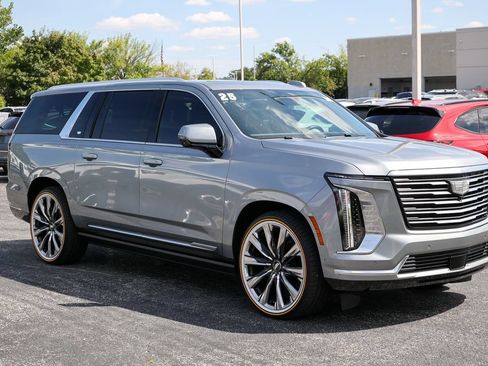 Used 2025 Cadillac Escalade ESV Premium Luxury Platinum AWD/4WD image 33